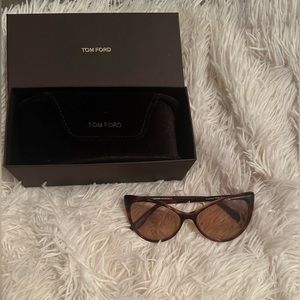 TOM FORD CAT EYE SUNGLASSES